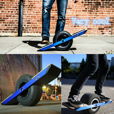 Selbstabgleichender surfender elektrischer Roller