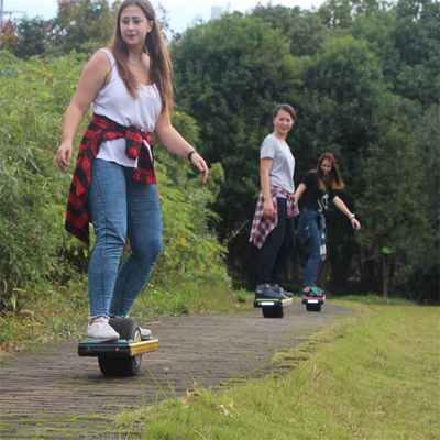 Automatisches manuelles Onewheel-Surfbrett mit großem einem drehen sich in die Mitte